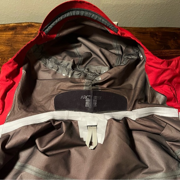 Arc’teryx Alpha SV Men’s Small - Picture 5 of 13